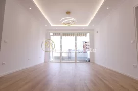 Shitet Apartament 2+1+Blk, Zogu I Zi, 210,000 Euro, Eladás