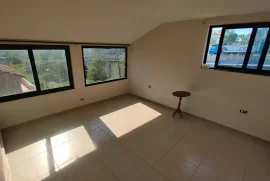 Tirane 2 Vila te bashkangjitura per shitje ne Sauk, Venta