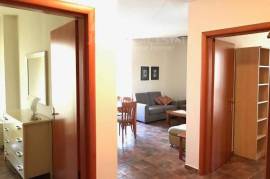 Apartament 2 + 1 me qera ne rrugen Faik Konica, Affitto