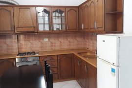 Jepet me qera apartament 1+1 Kodra e Diellit , Alquiler