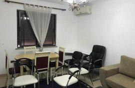 Shitet Apartament 2+1 Tek Stacioni Fundit Tiranës , Verkauf