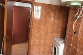 Jepet me qera apartament 1+1 Rruga Haxhi Dalliu , Alquiler