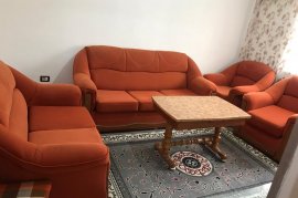 Jepet me qera apartament 1+1 Rruga Haxhi Dalliu , Alquiler