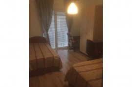 Shitet apartamenti 2+1 tek Liqeni i Thate, Vente