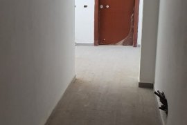 SHITET APARTAMENT 3+1.. KOPSHTI BOTANIK..!!, Vente