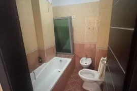 Shitet Apartament , Venta