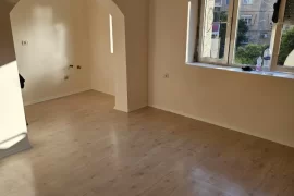 Shitet Apartament , Venta