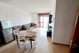 Kavaje,apartament 3+1+1 tualet,pallat afer tregut., Verkauf