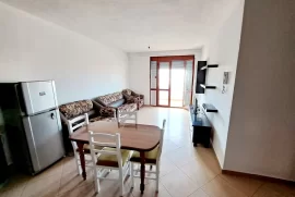 Kavaje,apartament 3+1+1 tualet,pallat afer tregut., Verkauf