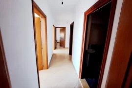 Kavaje,apartament 3+1+1 tualet,pallat afer tregut., Shitje