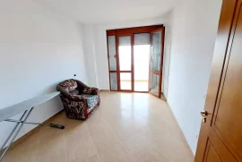 Kavaje,apartament 3+1+1 tualet,pallat afer tregut., Shitje