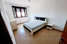 Kavaje,apartament 3+1+1 tualet,pallat afer tregut., Sale