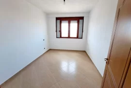 Kavaje,apartament 3+1+1 tualet,pallat afer tregut., Sale