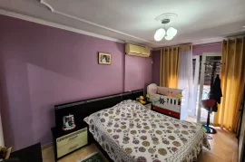 Duplex në shitje tek Blloku Gintash, Laprakë, Πώληση