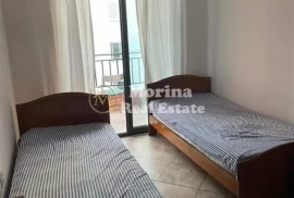 Qera, Apartament 2+1 Rruga Yzberisht, 380 Euro/Mua, Affitto