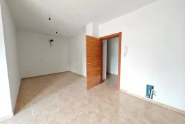 Tirane, Apartament me qira tek Blloku, Huren