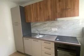 Tirane, Apartament me qira 400 Euro , Huren