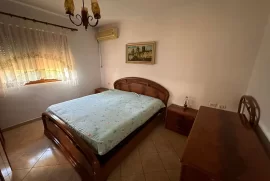 Tirane, Apartament me qira Bulevardi Zhan Dark, Qera