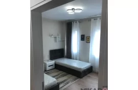 Shitet Apartament 2+1+2 tek Qendra Kristal, Πώληση