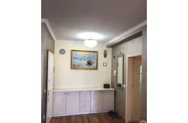 Jepet me Qira Apartament 2+1+2 tek në një ndërtesë, Huren