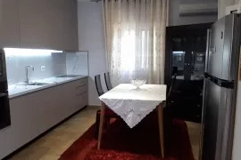 Tirane,Kati i 3-te i nje vile me qira 550 euro, Ενοικίαση