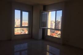 Shitet Apartament tek Fusha e Aviacionit 2+1, Πώληση