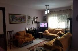 Shitet apartament / tek komuna e parisit, Venta