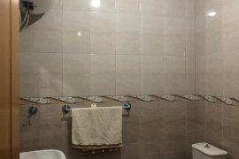 JEPET ME QIRA APARTAMENT 2+1 PRANË PAZARIT TË RI, Ενοικίαση