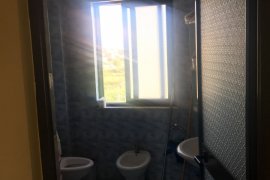 Durres, shitet apartament 1+1 kati 5 pa ashensor , Shitje