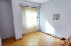 Apt 2+1+2Bllk  tek Komuna e Parisit - Pallat i Ri , Ενοικίαση