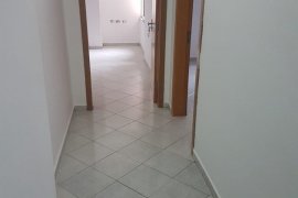 Tek Stacioni I Trenit Shitet Apartament 2+1, Sale