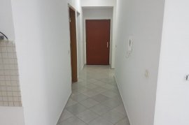 Tek Stacioni I Trenit Shitet Apartament 2+1, Shitje