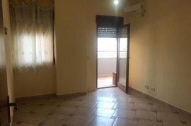 APARTAMENT 2++2  PER SHITJE ,PAZARI RI , Venta