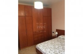 Tek Rruga Todi Shkurti, Shitet Apartamenti 3+1, Vente