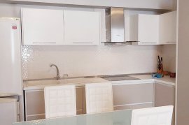 2+1+2WC+Garazh (tek Zona e Liqenit - Rr. Peti) , Location