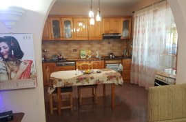 Shitet Apartament 2+1 tek rruga Karl Gega , Venta