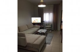 Shitet apartament 1+1 Tek Xhamlliku., Πώληση