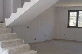 Duplex me pamje fantastike, Kompleksi Fratari, Venta