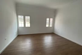 Apartament 3+1 në shitje pranë Policisë Bashkiake, Eladás