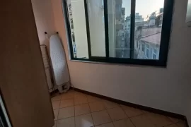 Apartament 1+1 me qira pranë lulishte “1 Maji”, Alquiler