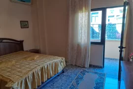 Apartament 2+1 me qira pranë “Pazarit të Ri”, Ενοικίαση