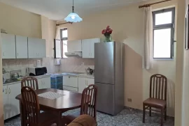 Apartament 2+1 me qira pranë “Pazarit të Ri”, Ενοικίαση