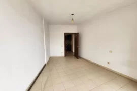 Apartament 2+1 në shitje pranë Bar Bohemit në Asti, Sale