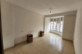 Apartament 2+1 në shitje pranë Bar Bohemit në Asti, Sale