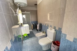 Shitet apartament 2+1 në Rr. e Kavajës, Eladás