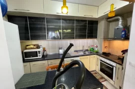 Shitet apartament 2+1 në Rr. e Kavajës, Eladás