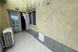 Shitet apartament 2+1 në Rr. e Kavajës, Verkauf