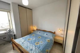 Shitet apartament 2+1 në Rr. e Kavajës, Shitje