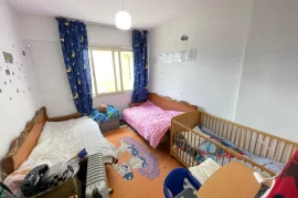 Shitet apartament 2+1 në Rr. e Kavajës, Verkauf