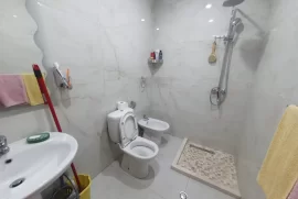 Apartament 2+1 me qira në “Rrugën e Barrikadave”, Ενοικίαση